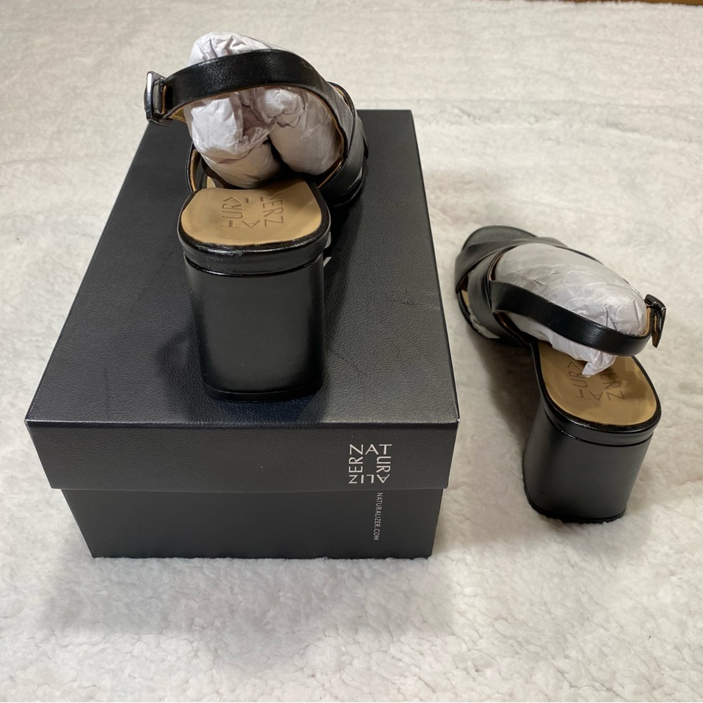 Woman’s Naturalizer Dress Shoes, Black, Size 8 Narrow - Picture 6 of 9